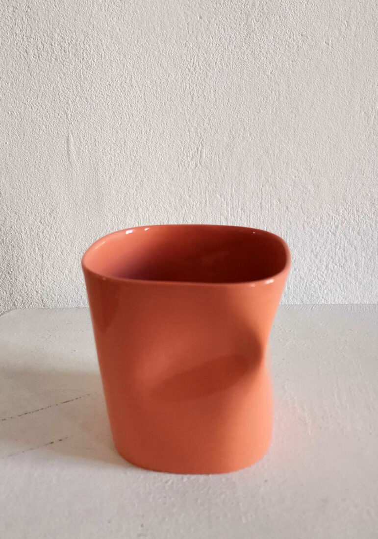 246c1_Jasmina Pejcic_Šolja-boja-kajsija_kriva