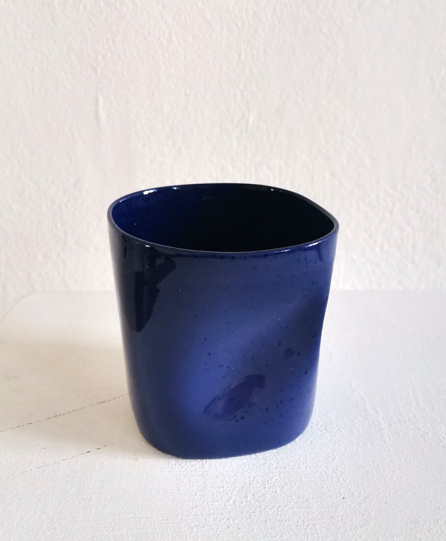 246c4_Jasmina Pejcic_Šolja-boja-teget_kriva