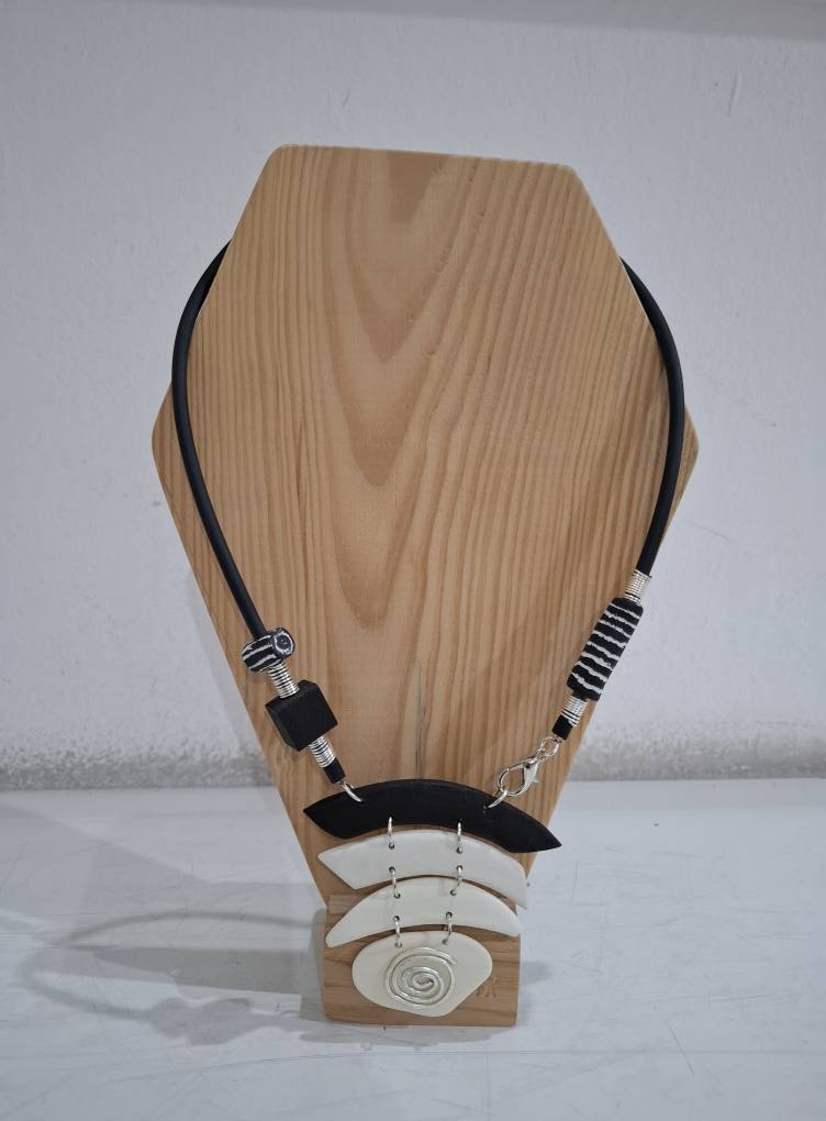 308a_Dara Njegovan Ilić_Ogrlica 01